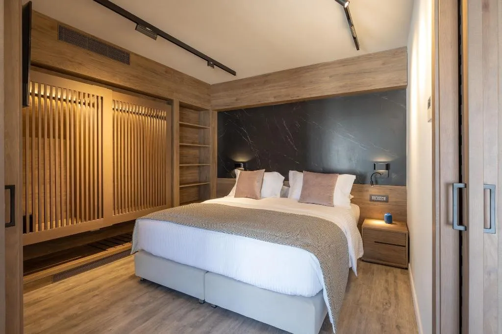 Room, Athens 507, Athens