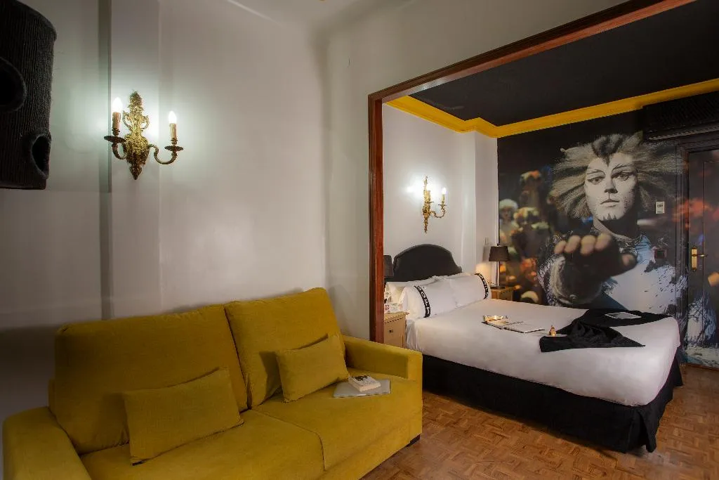 TRIPLE STANDARD Room, Casual del Teatro Madrid, Madrid