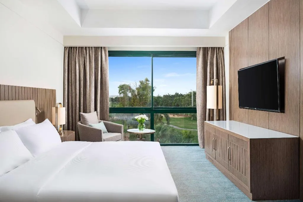 SUITE PREMIER KING BED Room, Hilton Pyramids Golf, Cairo