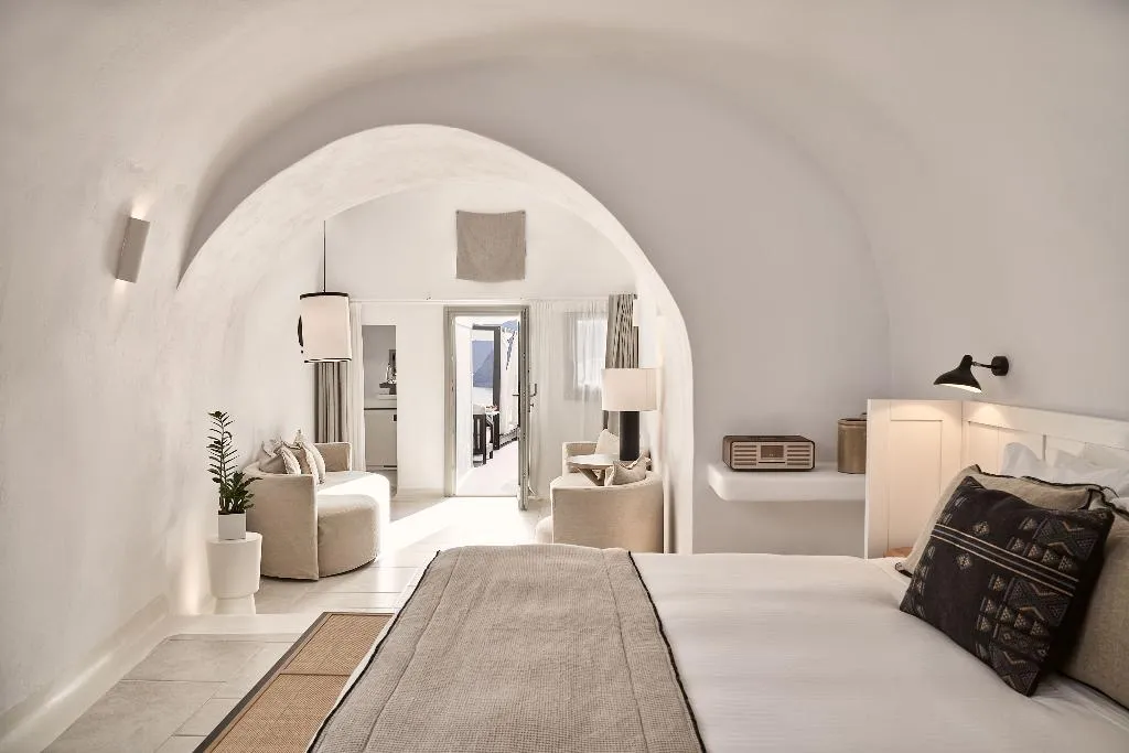 SUITE DELUXE WITH PRIVATE POOL Room, Charisma Suites, Santorini