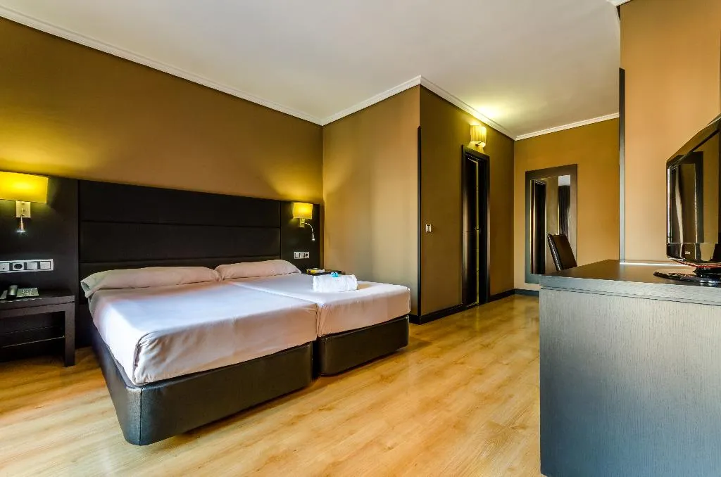 DOUBLE SUPERIOR Room, Virgen de los Reyes, Seville