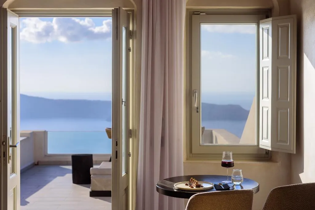 SUITE DELUXE WITH PRIVATE POOL Room, Andromeda Villas, Santorini