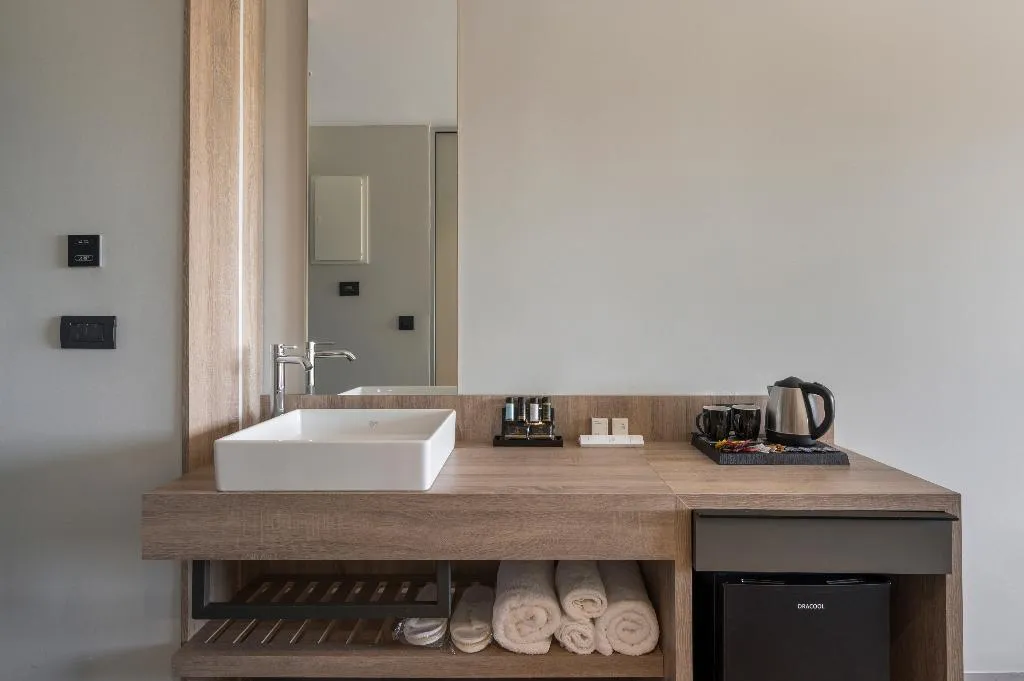 SUITE WITH JACUZZI Room, Mare Village Hotel, Crete