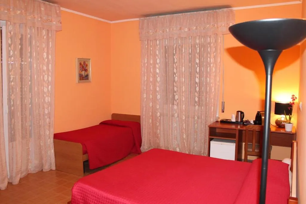 TRIPLE STANDARD Room, Albergo Paradiso, Milan