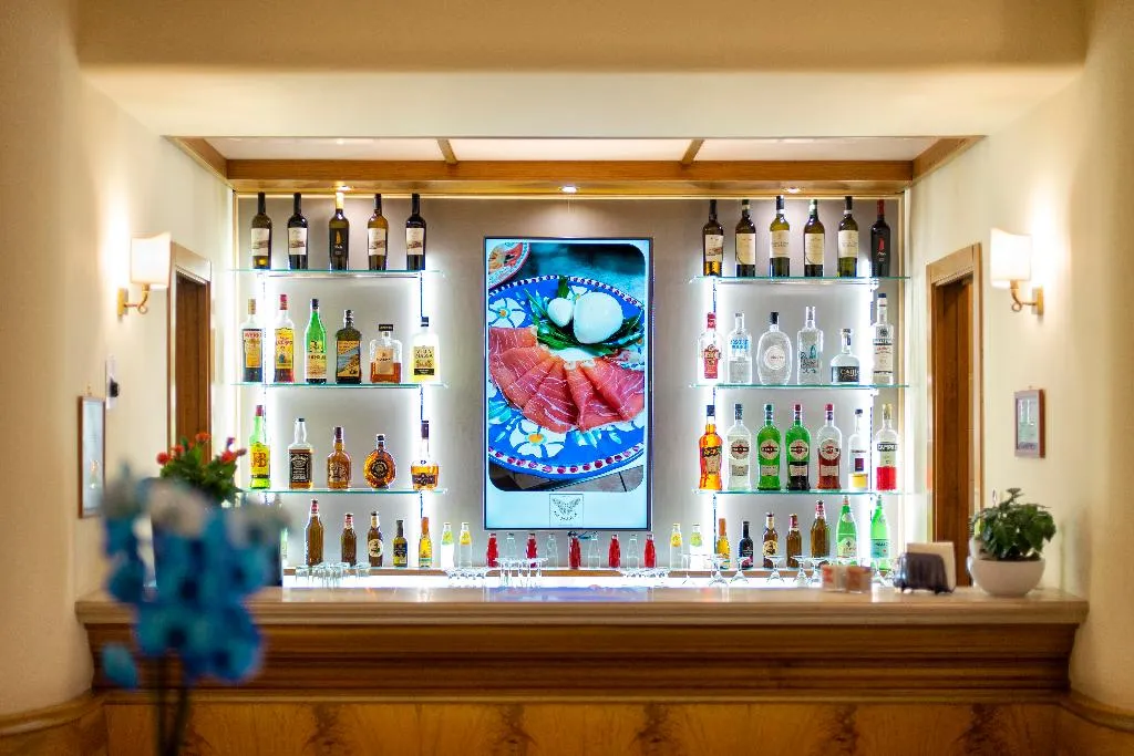 Bar, Grand Hotel Europa, Naples