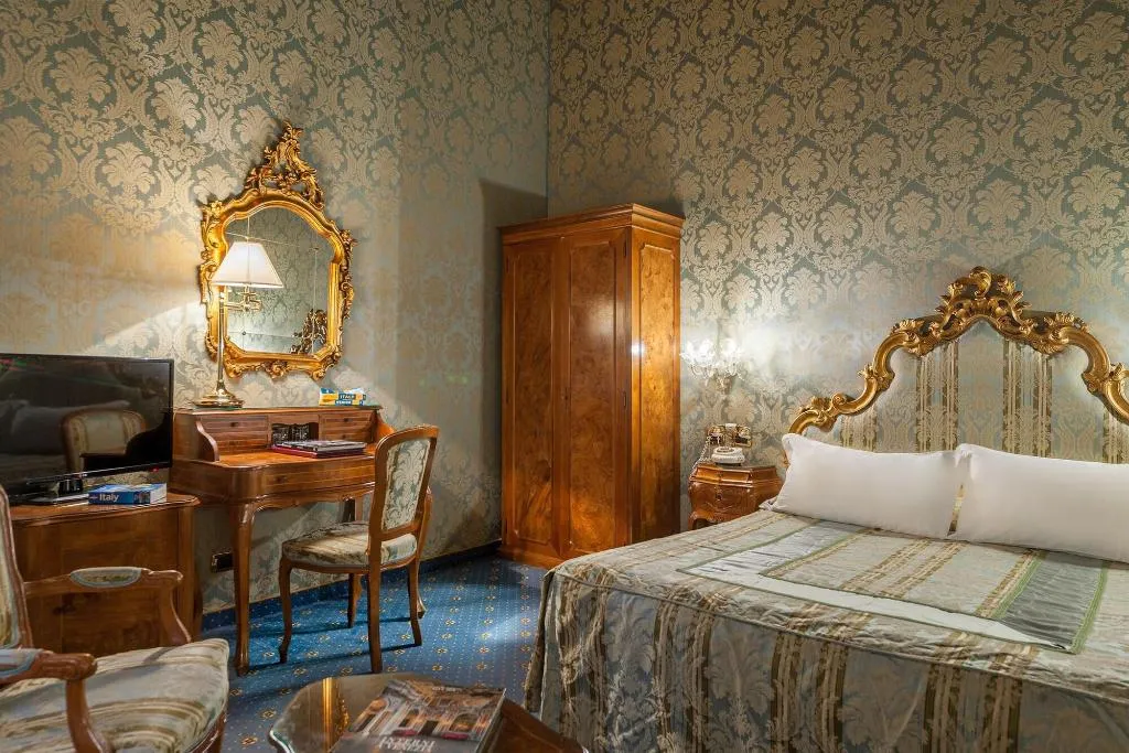 Room, Hotel Al Ponte Antico, Venice