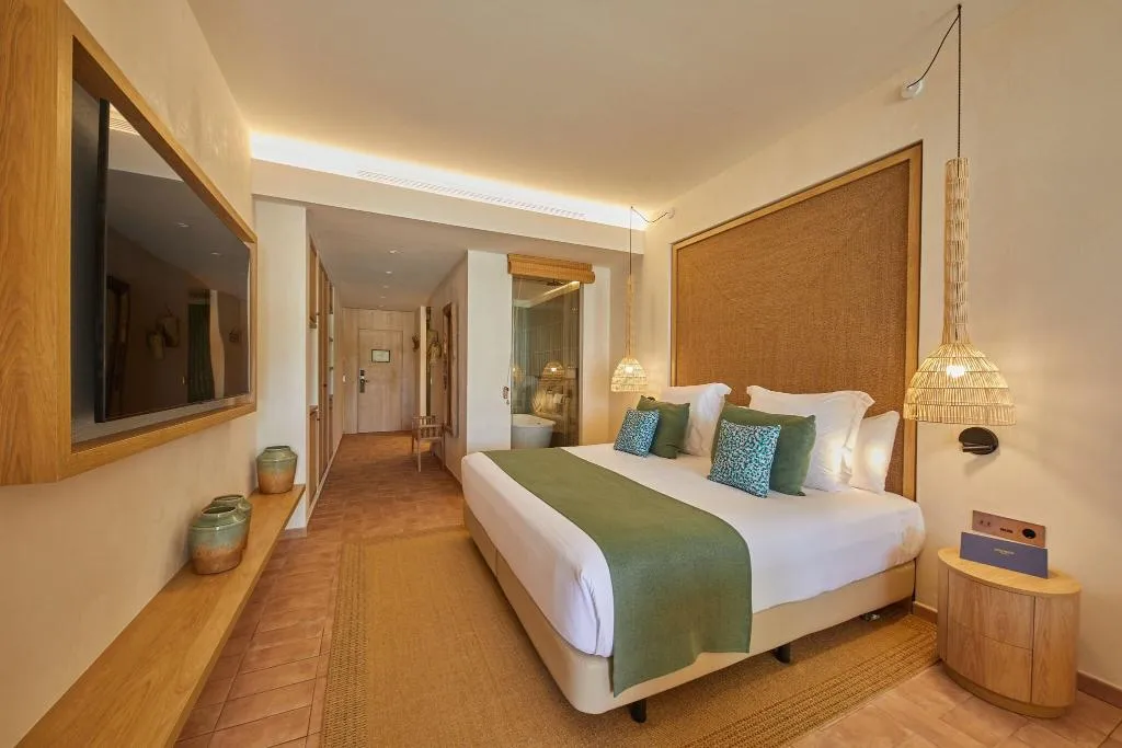 Room, Cala San Miguel Ibiza Res, Curio Colllec by Hilton, Ibiza