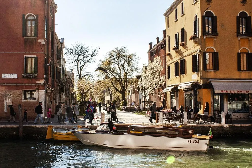 General view, Ai Tre Ponti, Venice