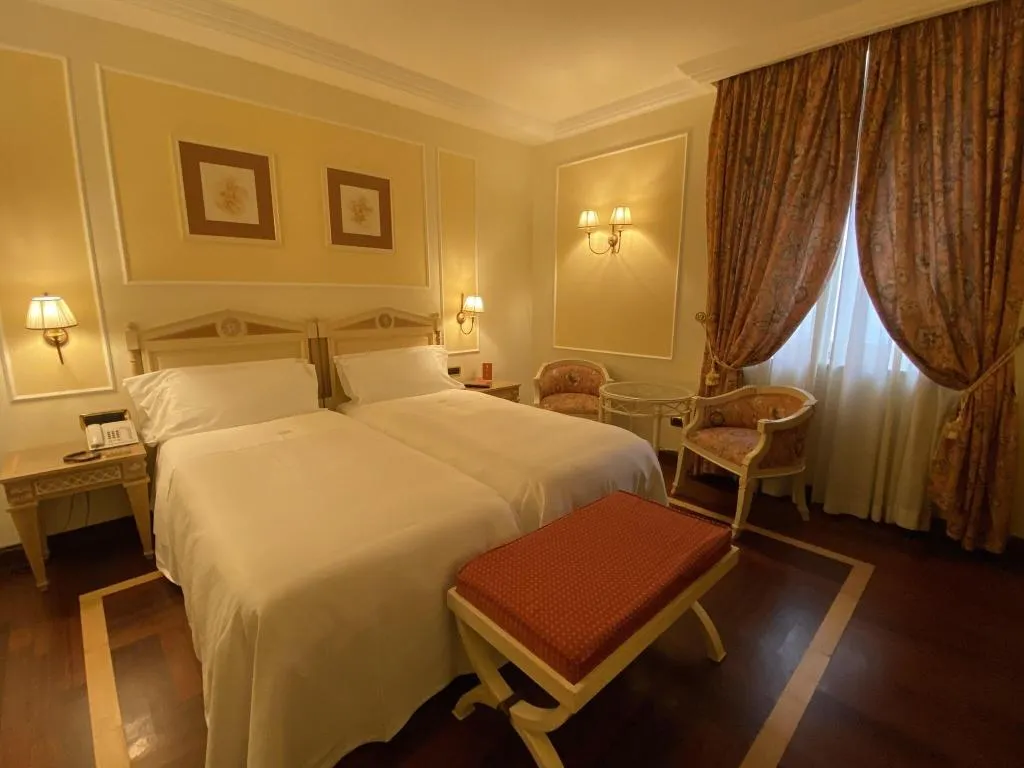 TWIN SUPERIOR Room, Palazzo Alabardieri, Naples