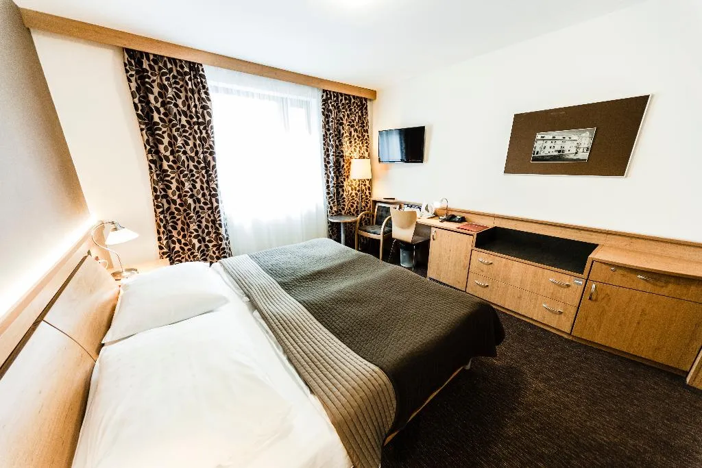 DOUBLE STANDARD Room, Archibald City, Prague