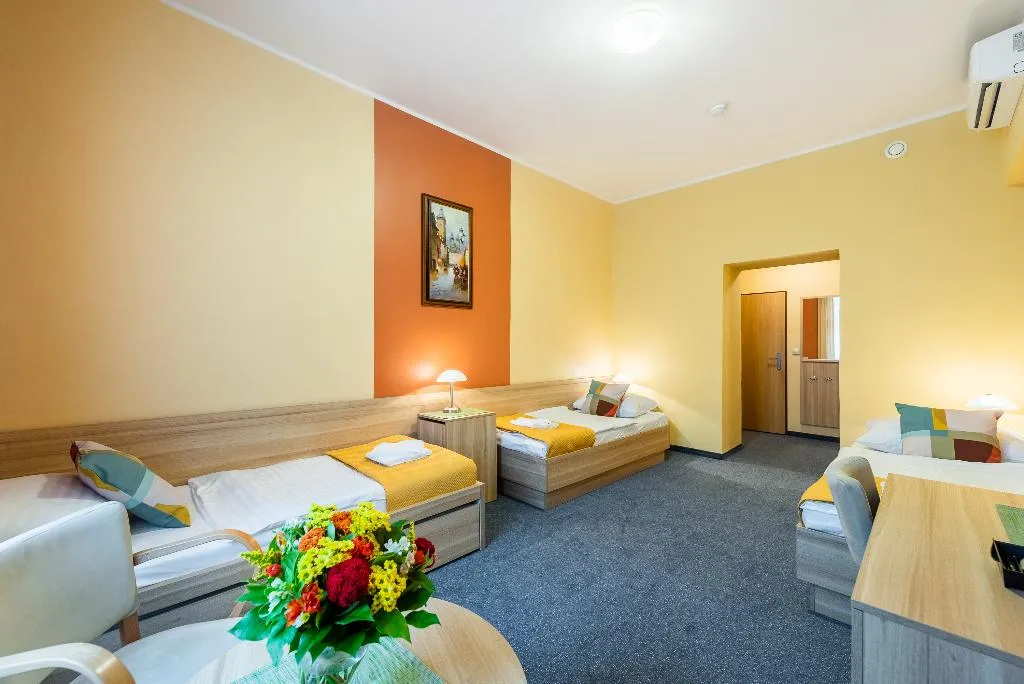 QUADRUPLE ECONOMY Room, Hotel Libero, Prague