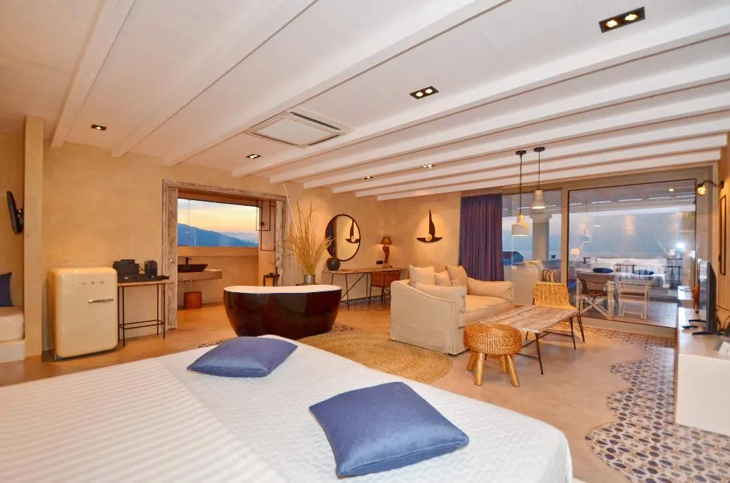 SUITE DELUXE SEA VIEW Room, Evilion, Thessaloniki