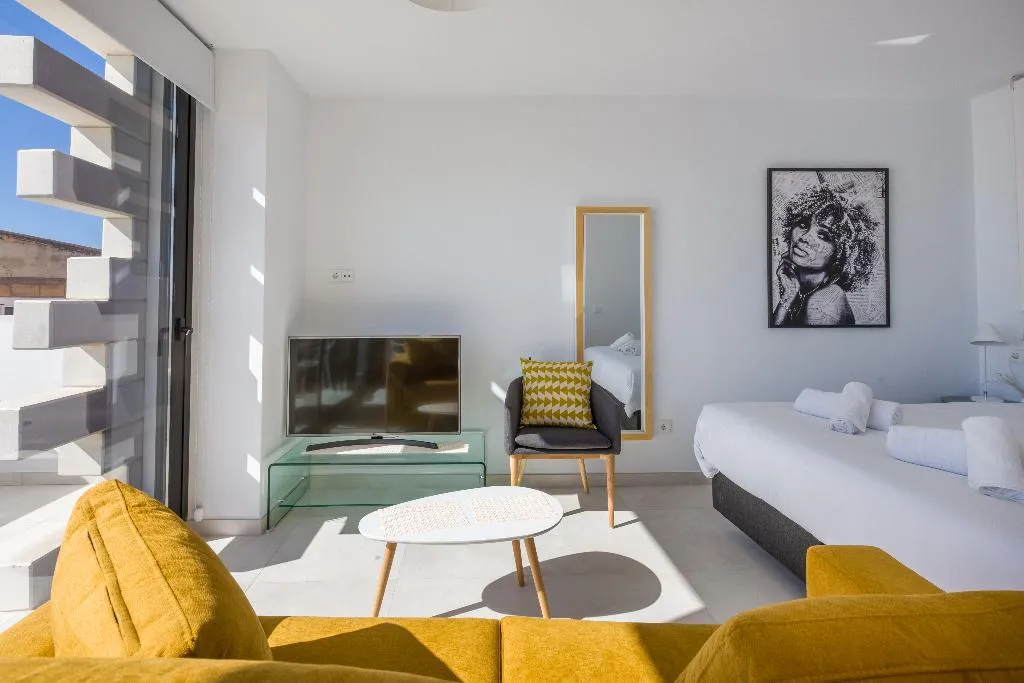 APARTMENT SEA VIEW WITH TERRACE Room, Apartamentos Seafront Boutique Calabeach, Costa Del Sol