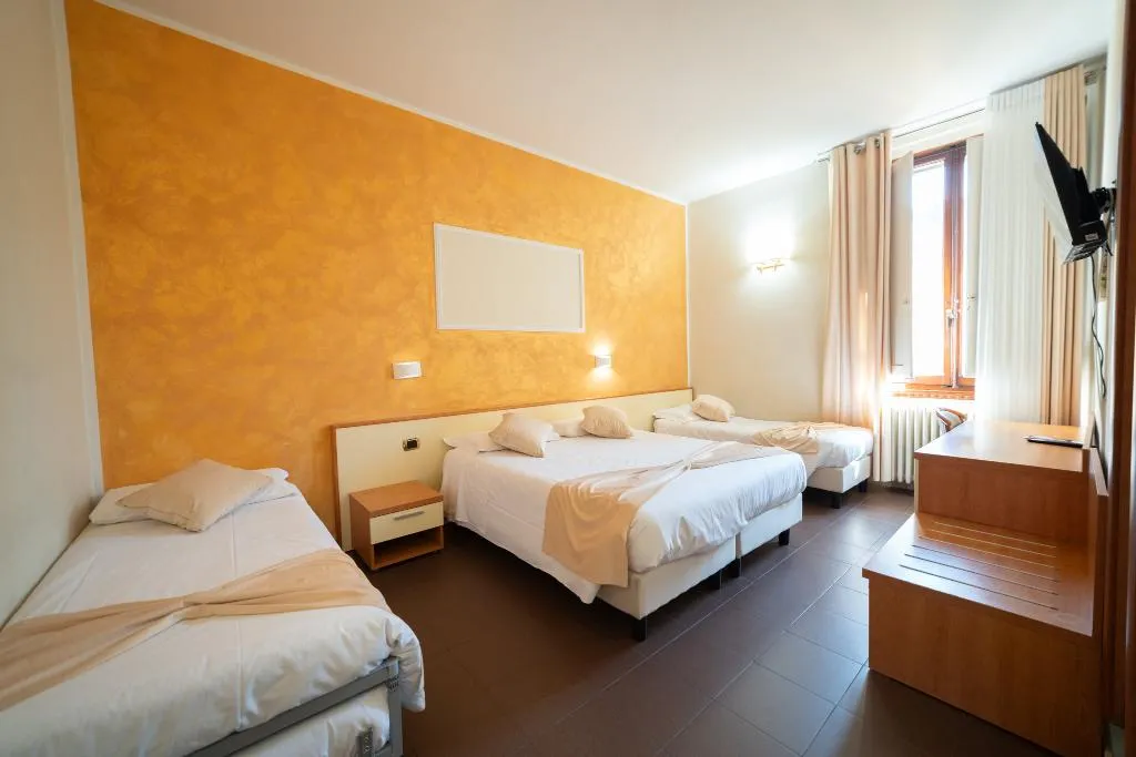 FAMILY ROOM STANDARD Room, Angelica, Florence