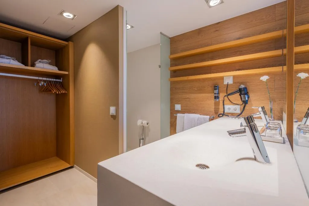 TRIPLE DELUXE Room, Leonardo Boutique Hotel Port Portals - Adults only, Majorca