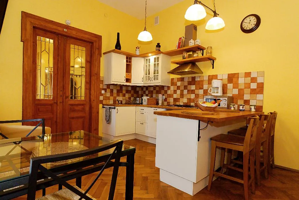 APARTMENT CAPACITY 6 TWO BEDROOMS Room, P&J Tourist Apartments, Krakow