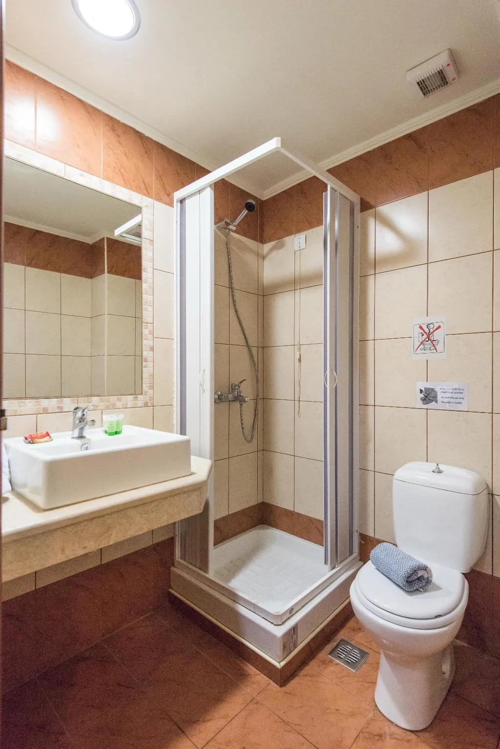 APARTMENT CAPACITY 4 ONE BEDROOM Room, Niriedes-Dionyssos Village, Crete