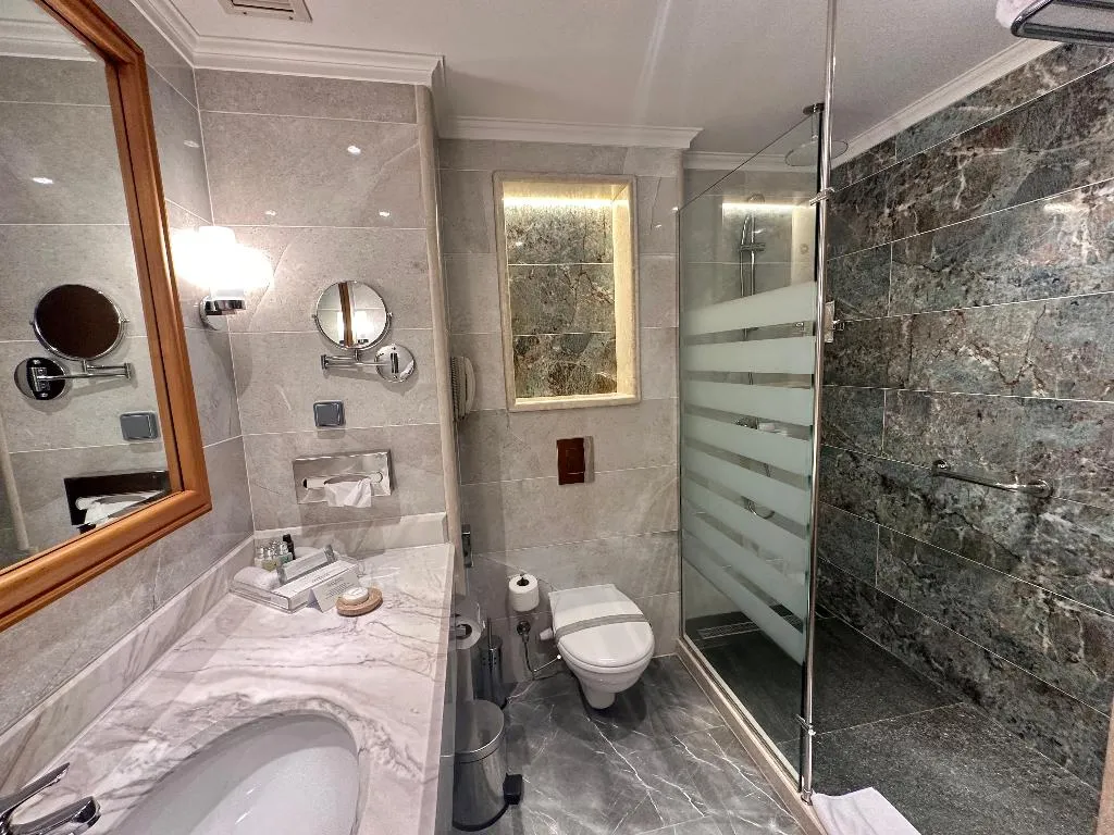 SUITE KING SIZE BED Room, Steigenberger Hotel & Nelson Village, Red Sea Riviera