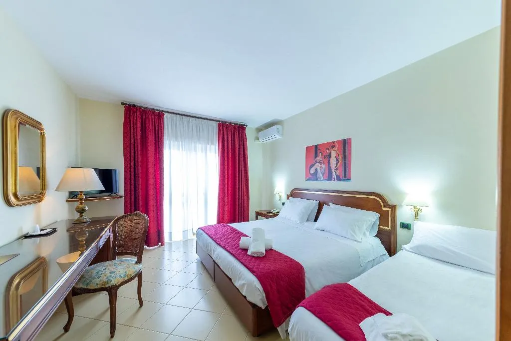 TRIPLE STANDARD Room, Sakura Hotel, Naples