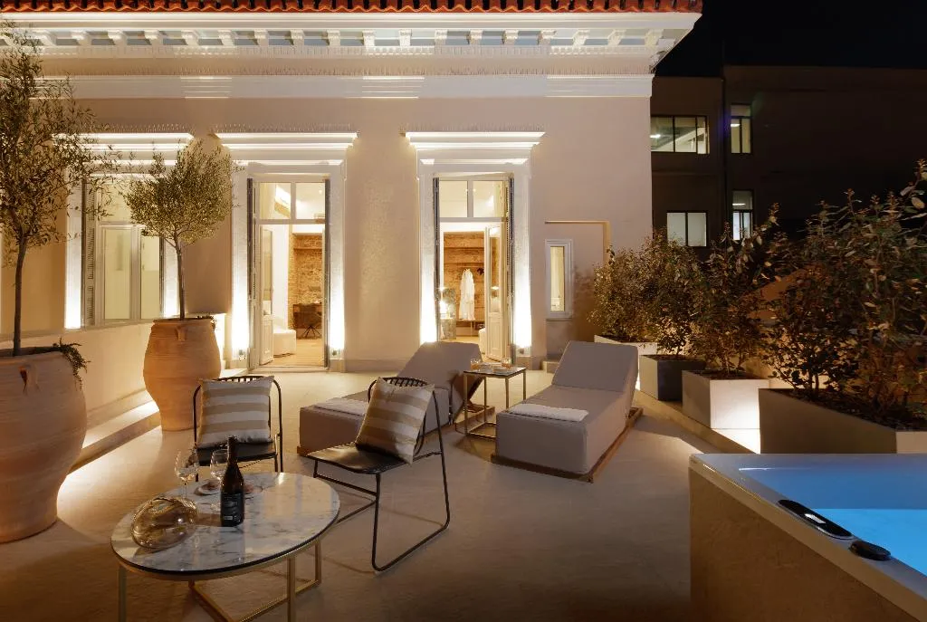 SUITE WITH JACUZZI Room, La Divina, Athens