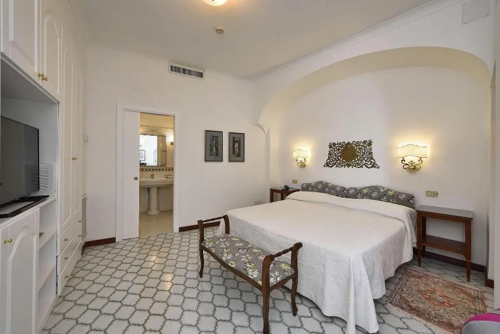 Room, Belvedere, Naples
