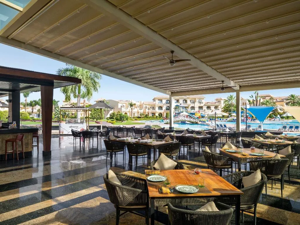 Restaurant, Movenpick Cairo Media City, Cairo
