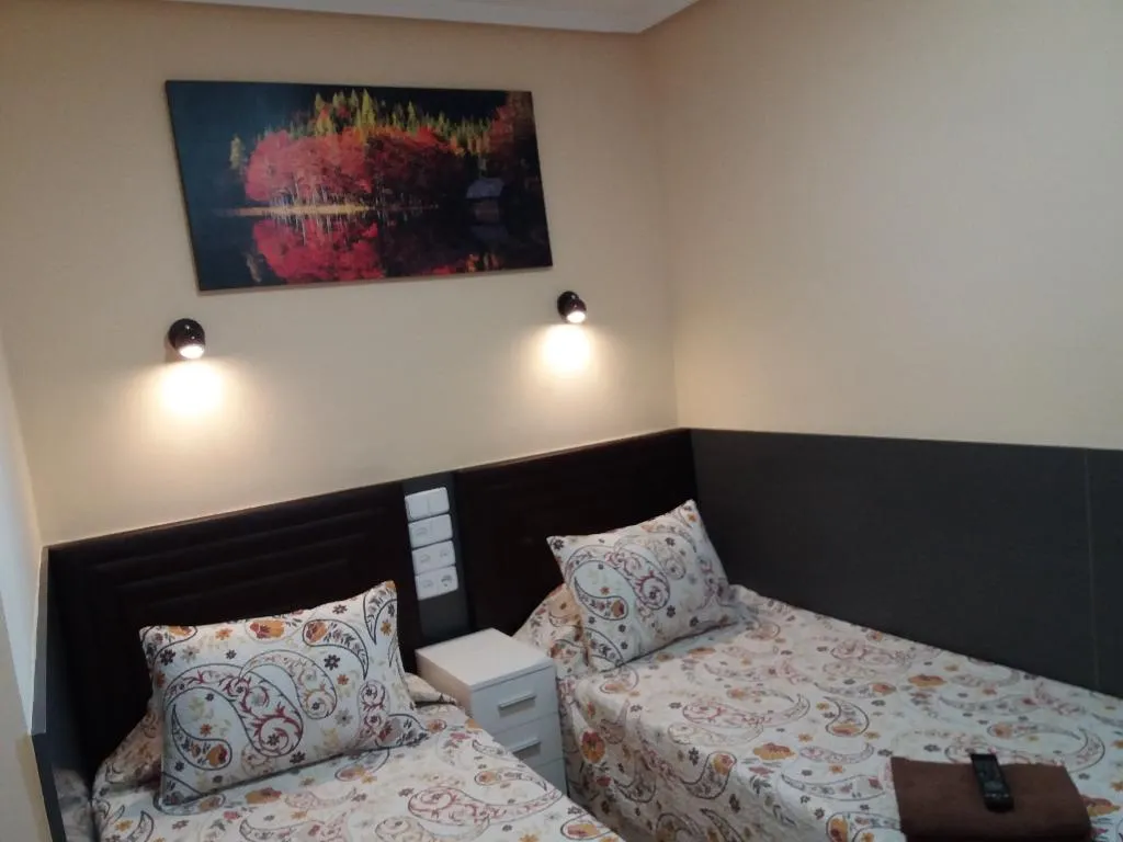 TWIN WITH SHARED BATHROOM Room, Hostal Numancia, Madrid