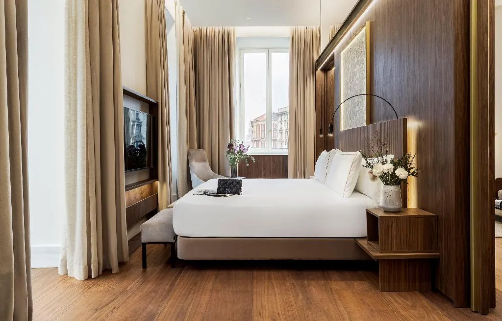SUITE KING SIZE BED Room, Palazzo Cordusio A Gran Melia Hotel, Naples