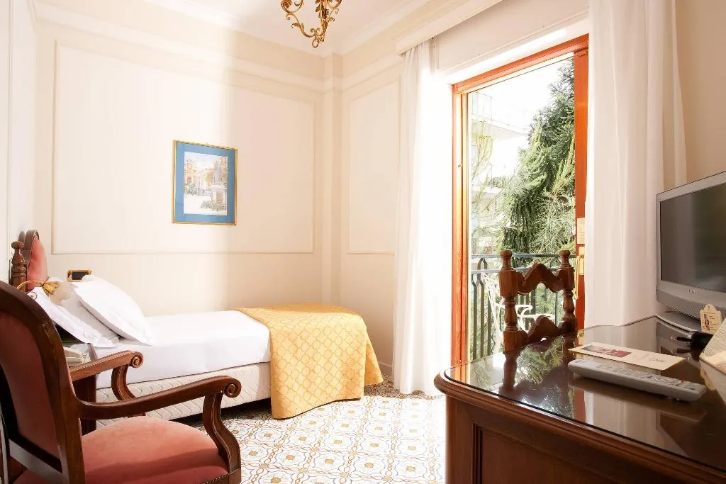 SINGLE WITH BALCONY Room, Grand Hotel De La Ville, Naples