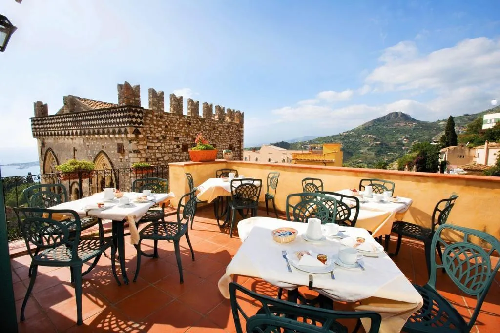 General view, Del Corso, Taormina