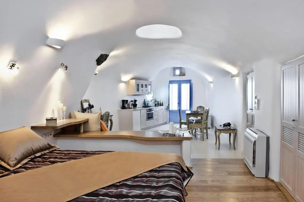 Room, Anemomilos, Santorini