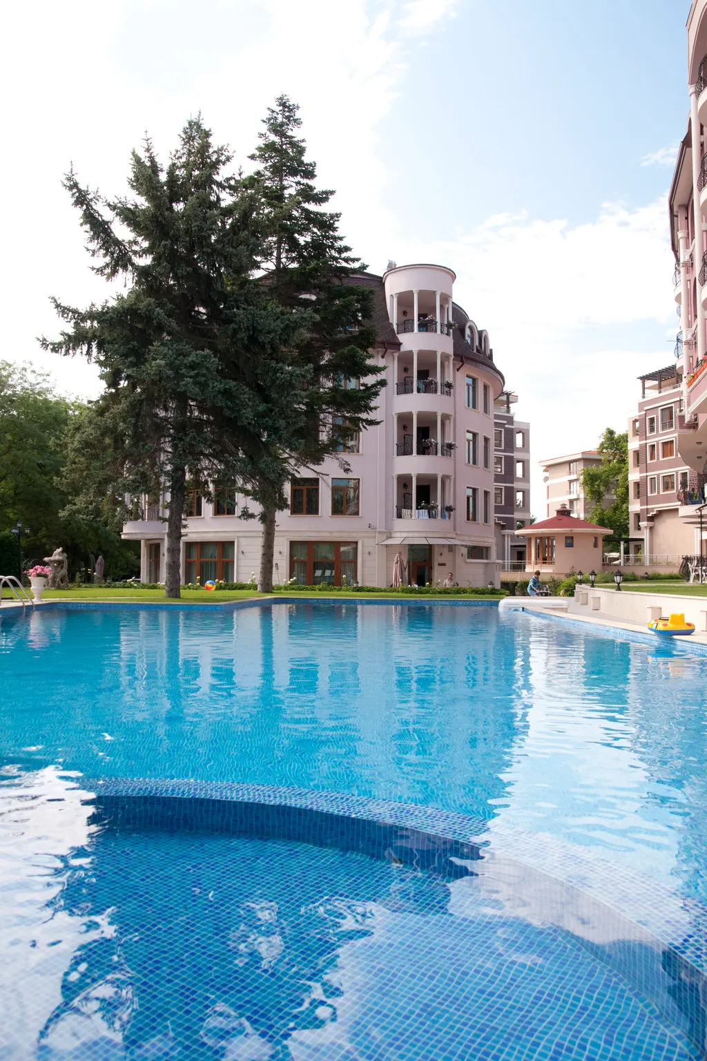 Pool, Kristel, Varna