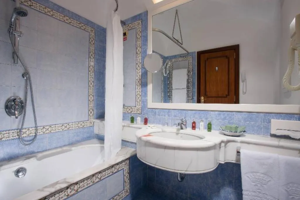 Double or Twin CLASSIC WITH BALCONY Room, Grand Hotel De La Ville, Naples