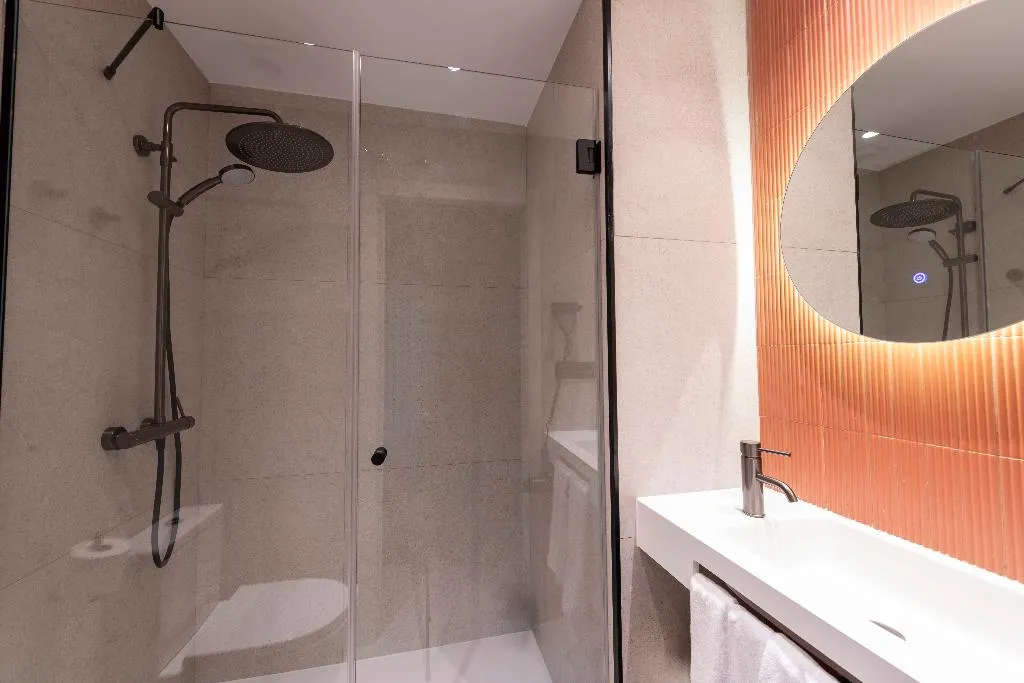 QUADRUPLE SUPERIOR Room, Aparthotel Atenea Calabria, Barcelona