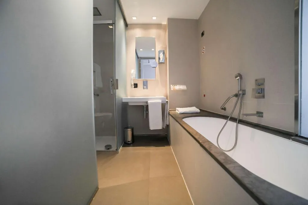 JUNIOR SUITE KING SIZE BED Room, Best Western Premier Hotel Royal Santina, Rome