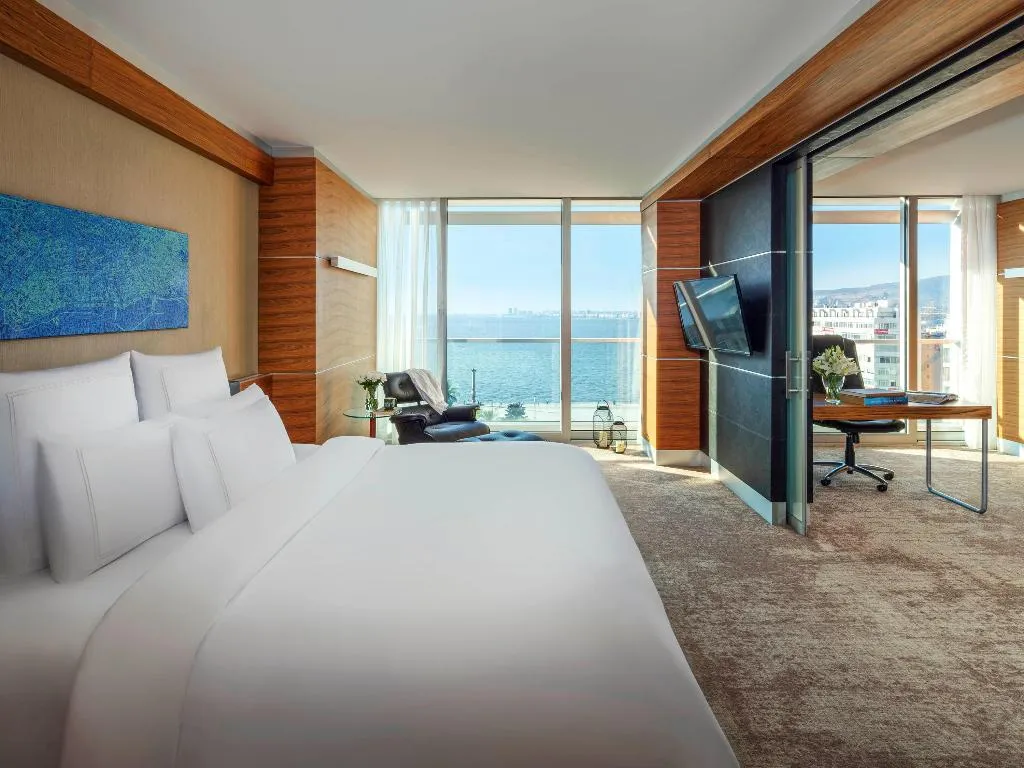 DOUBLE EXECUTIVE KING BED Room, Swissotel Buyuk Efes Izmir, Izmir