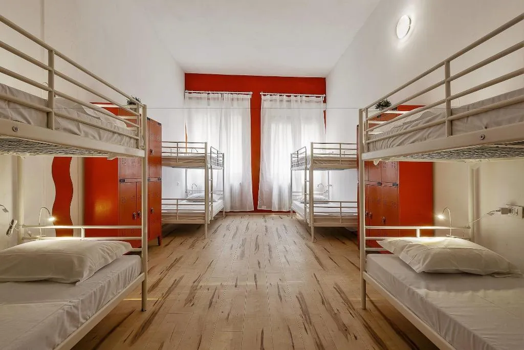Room, Queen Hostel, Milan