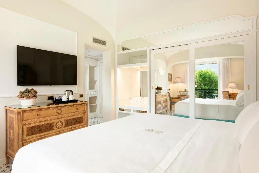 Double or Twin CLASSIC CITY VIEW Room, Grand Hotel Royal, Naples
