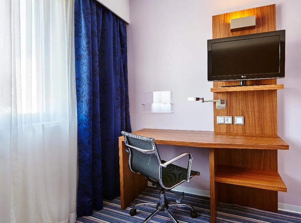 Room STANDARD Room, Holiday Inn Express Lisbon Airport, Lisbon