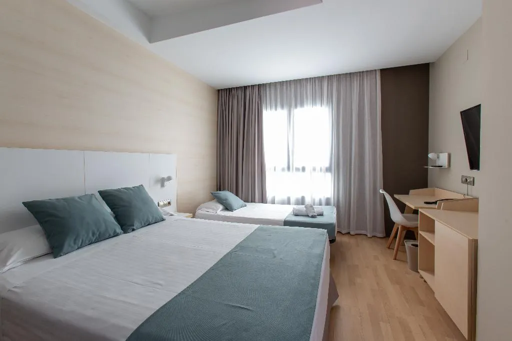 TRIPLE STANDARD Room, Olympia Hotel Events & Spa, Valencia