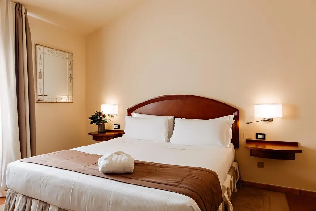 DOUBLE STANDARD Room, Excel Naviglio Milano (Closed), Milan