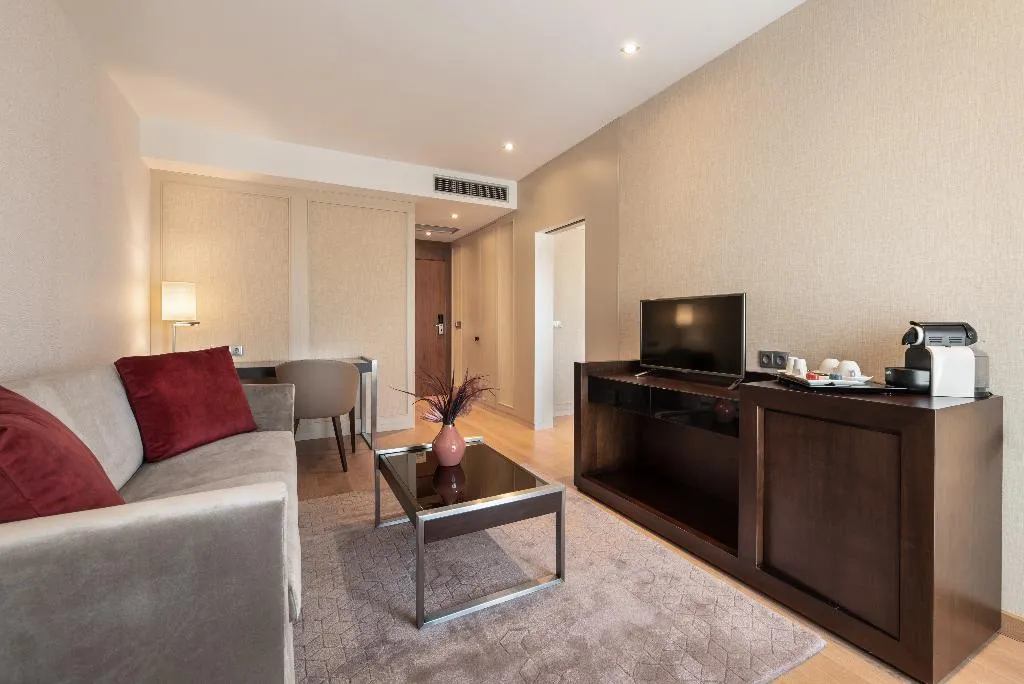 JUNIOR SUITE STANDARD Room, Eurostars das Letras, Lisbon