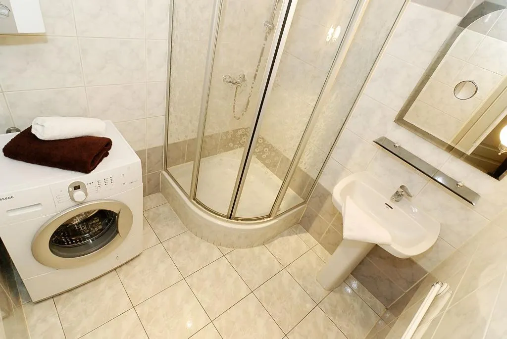 STUDIO CAPACITY 3 Room, P&J Tourist Apartments, Krakow