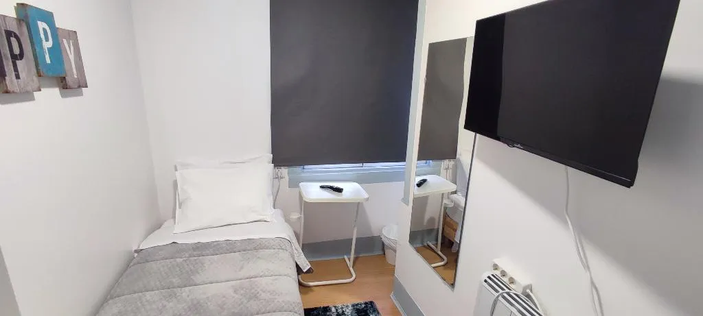 SINGLE ECONOMY WITH SHARED BATHROOM Room, Vila Santa Cruz Guest House, Porto