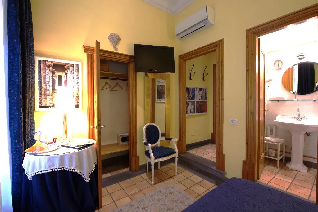 DOUBLE BASIC Room, Locanda Cairoli Hotel, Rome