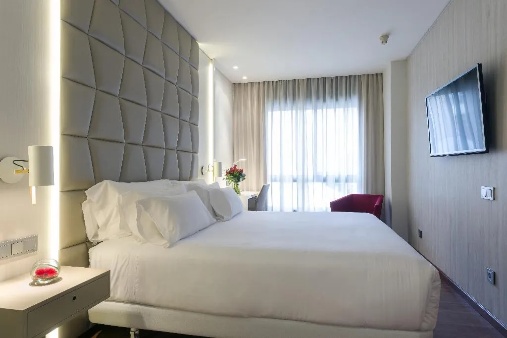 JUNIOR SUITE STANDARD Room, NH Collection Barcelona Podium, Barcelona