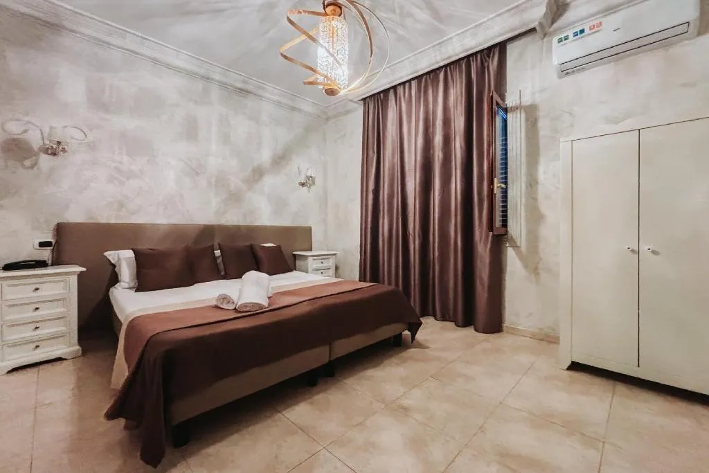 DOUBLE STANDARD Room, Bee Queen Hotel, Naples