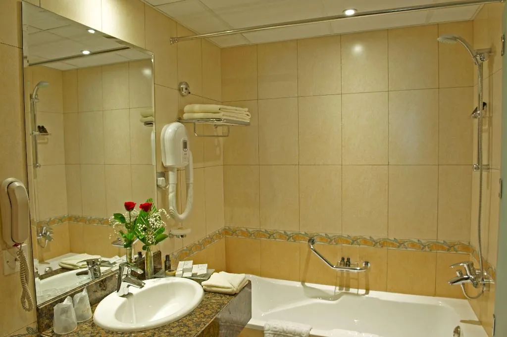 Room, Golden Tulip Sharjah, Dubai