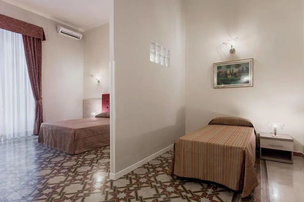Room, Domus Napoleone, Naples