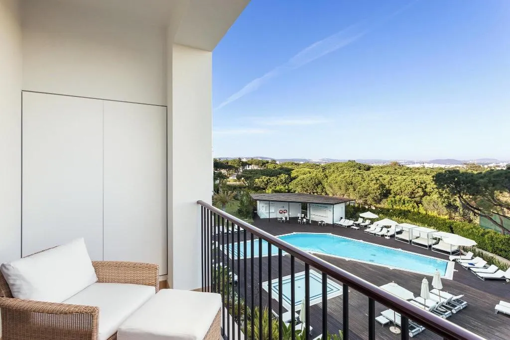 JUNIOR SUITE POOL VIEW Room, Pine Cliffs Hotel, a Luxury Collection Resort, Algarve